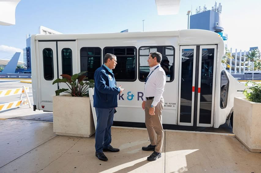 Engineer Josué A. Colón Ortiz talking with Aerostar Holdings executives at Luis Muñoz Marín International Airport.
