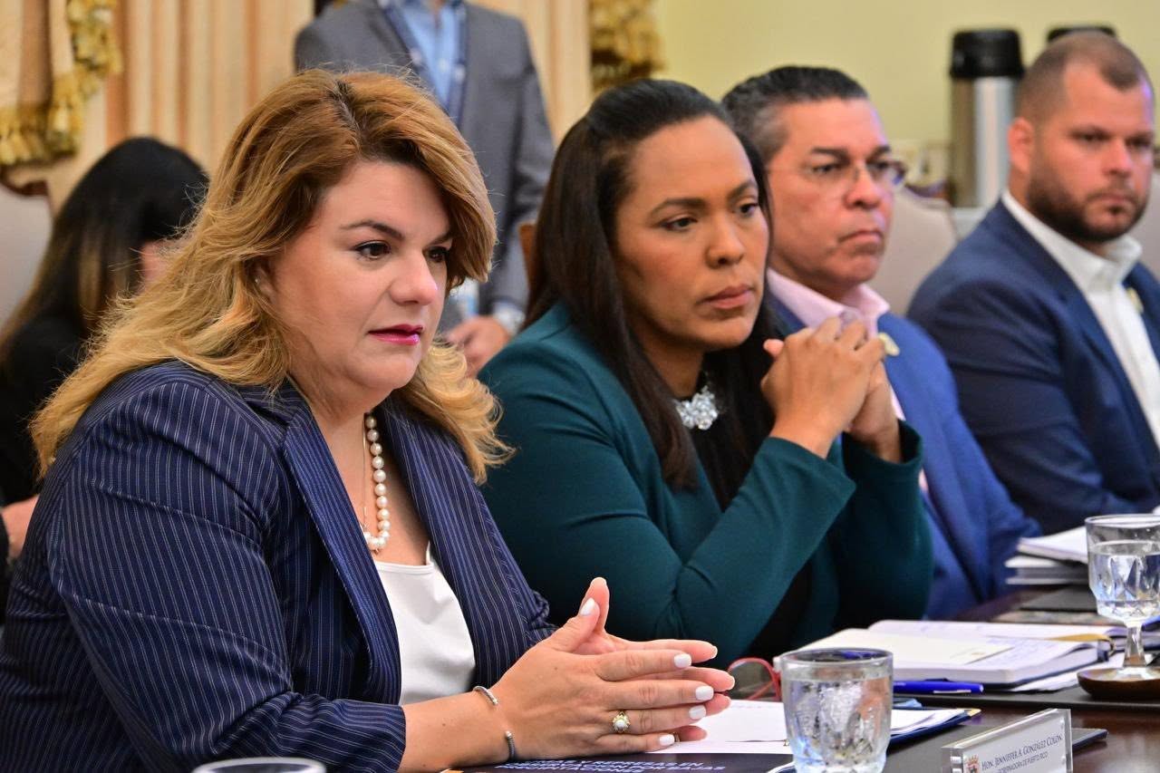 overnor Jenniffer González Colón and Eng. Josué A. Colón Ortiz participate in the weekly Drought Committee meeting alongside government officials in Puerto Rico.