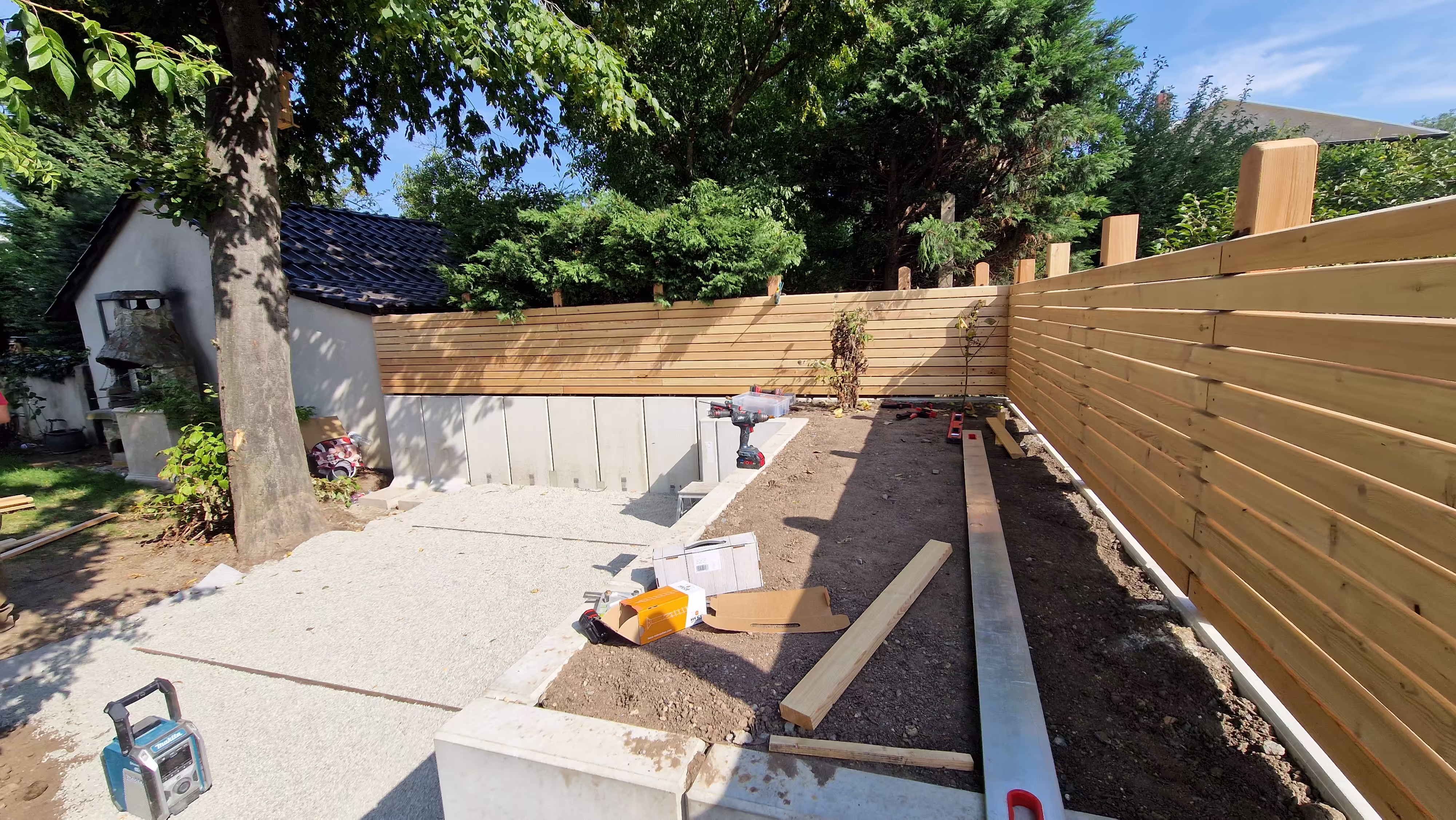 Baustelle im Außenbereich – Zusammenarbeit mit Partnerbetrieben