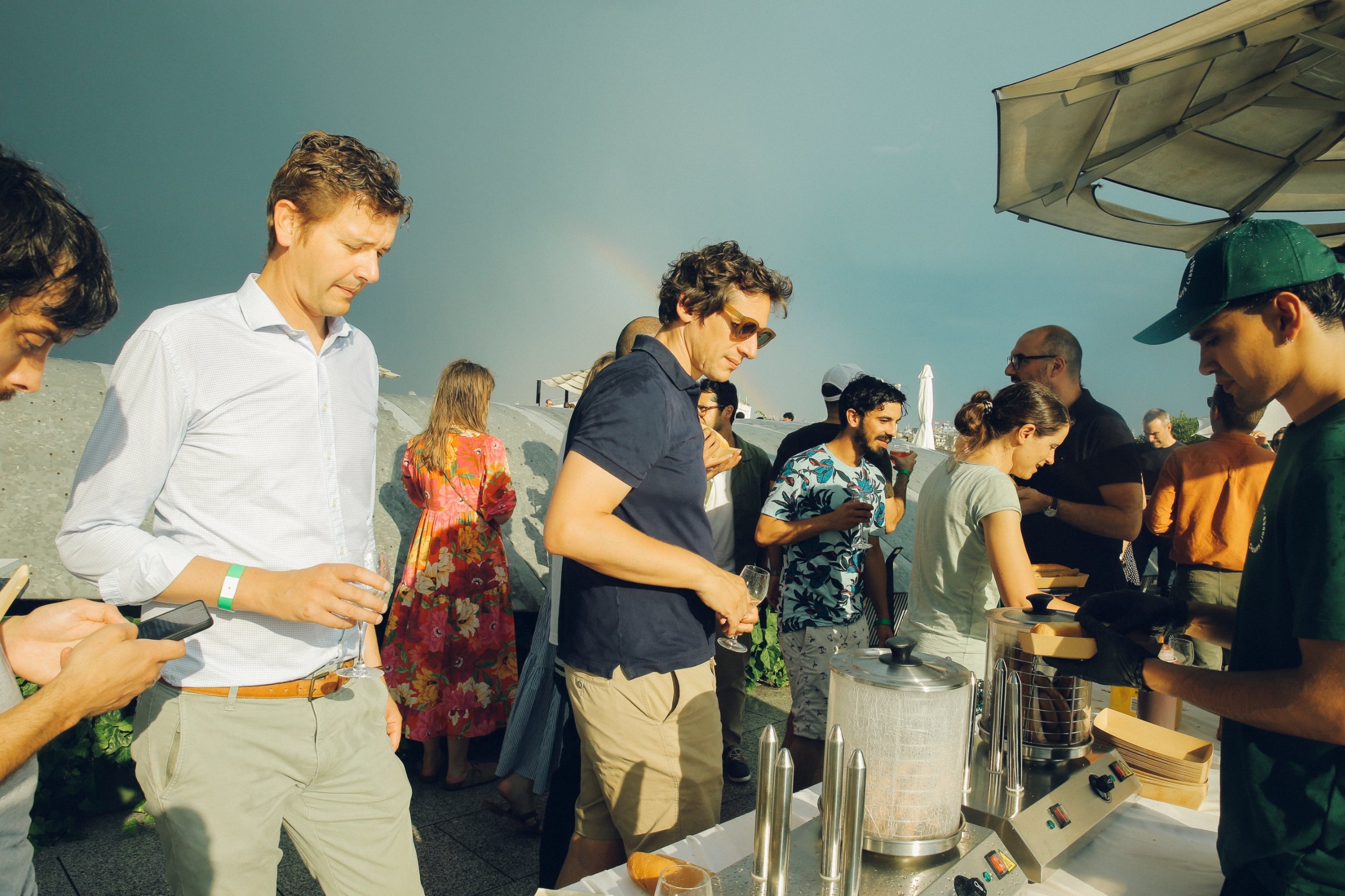 Cocktail traiteur Champs Libres sur un rooftop parisien