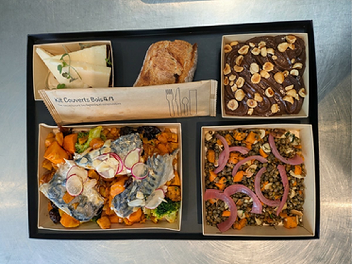 Plateau repas d'automne Champs Libres : maquereau, lentilles, fromage, pain et dessert
