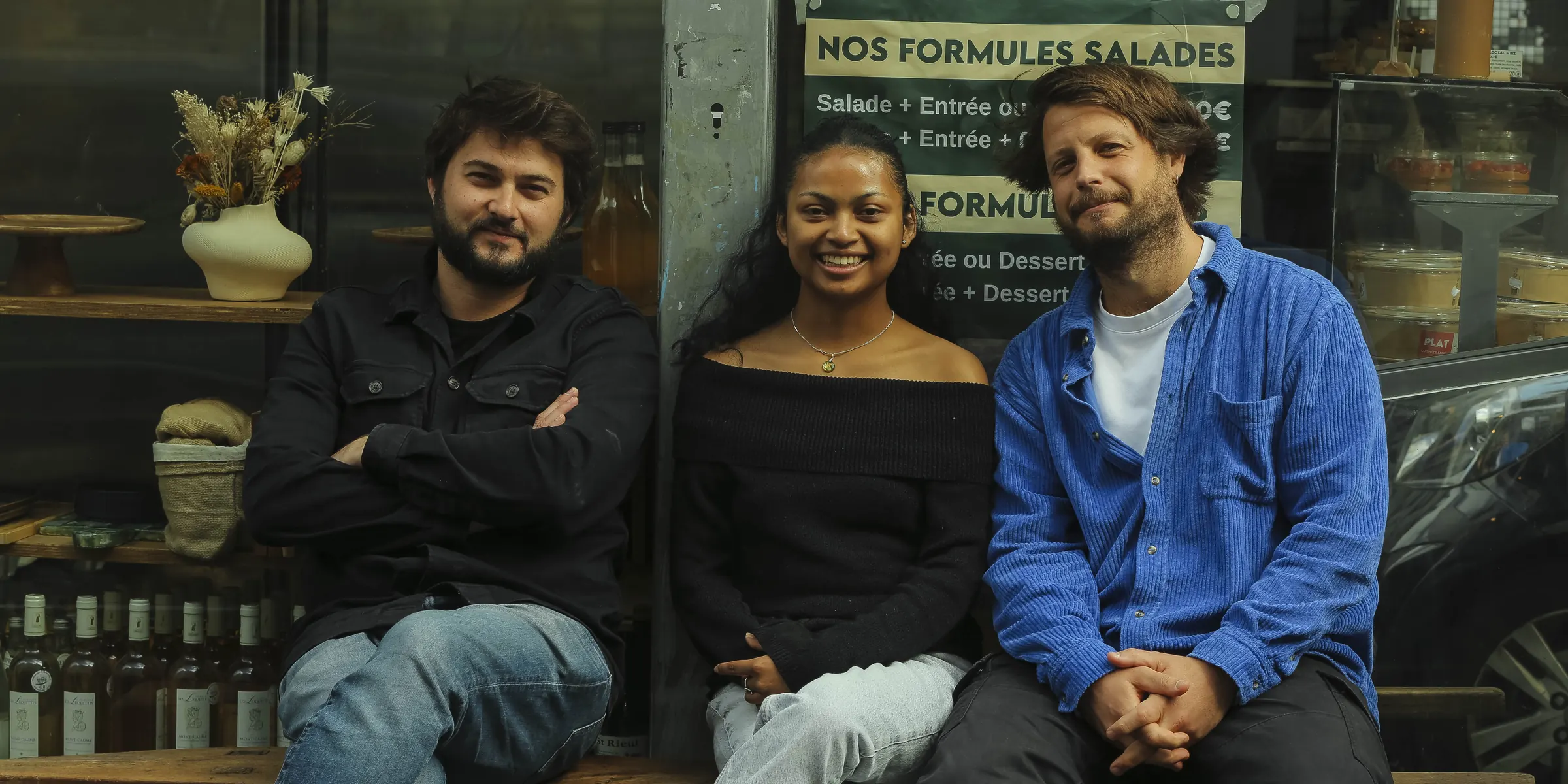 L’équipe Champs Libres devant le traiteur de la rue des Trois Couronnes, Paris 11e
