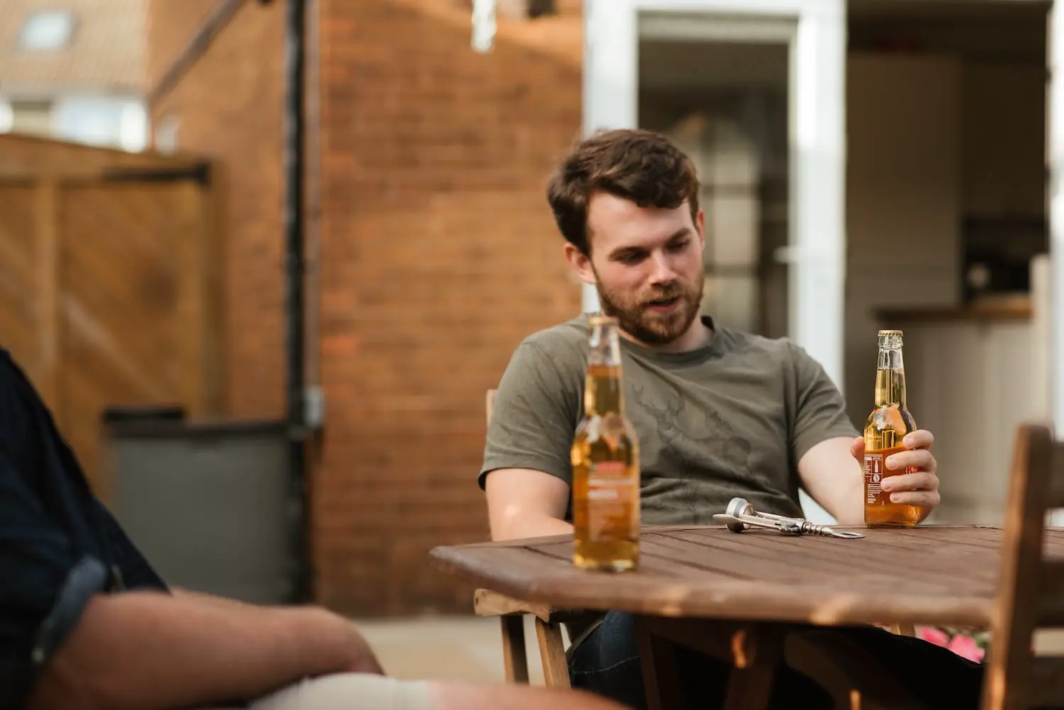 Bleibt es nicht bei einem Bier in der gemütlichen Runde kann es durch den Alkohol schnell zu Aggression kommen