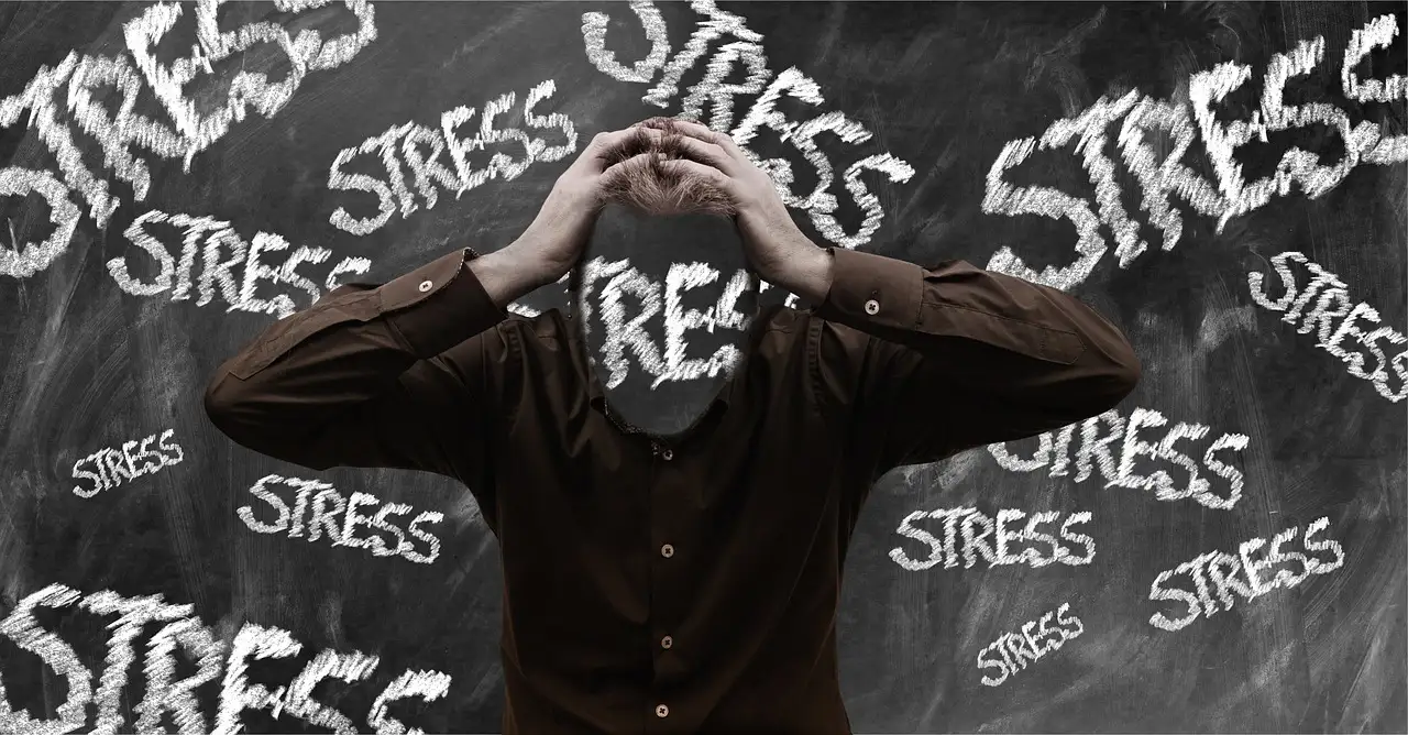 Stress ist einer der häufigsten Ursachen für Reizbarkeit