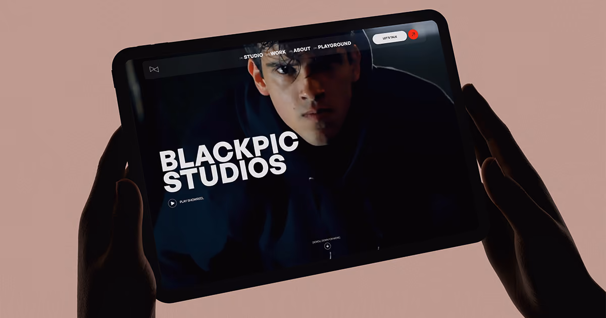 Blackpic Studios Website auf einem Tablet - Kreativstudio für Video und Foto