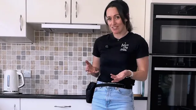 Katie explaining the settle exercise