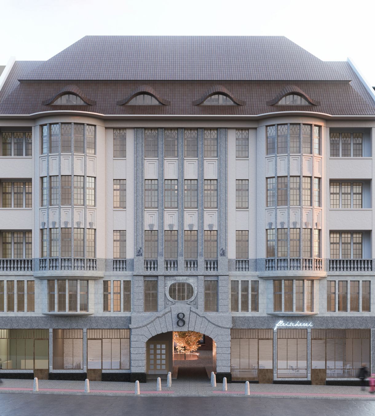 Historisches Gebäude mit sechsstöckiger Fassade, großen Fenstern, zwei Erkern und einem zentralen Torbogen mit der Nummer 8, durch den ein Hof mit beleuchtetem Baum sichtbar ist.