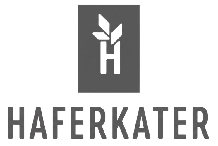 Logo mit einem rechteckigen Symbol, das den Buchstaben H mit zwei stilisierten Blättern oben zeigt, darüber dem Schriftzug HAFERKATER in Großbuchstaben.