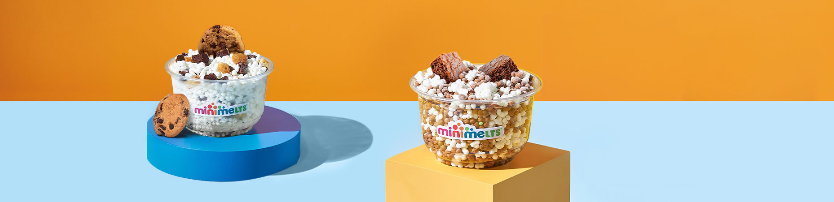 Deux gobelets Mini Melts garnis de billes glacées colorées
