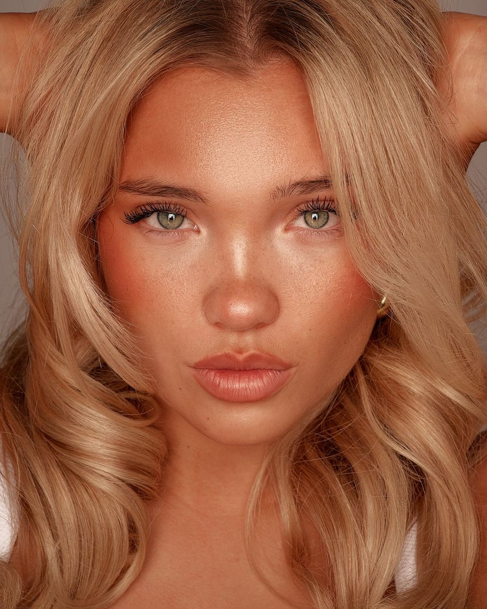 Isabella Graham, photographed by Adam Brazier