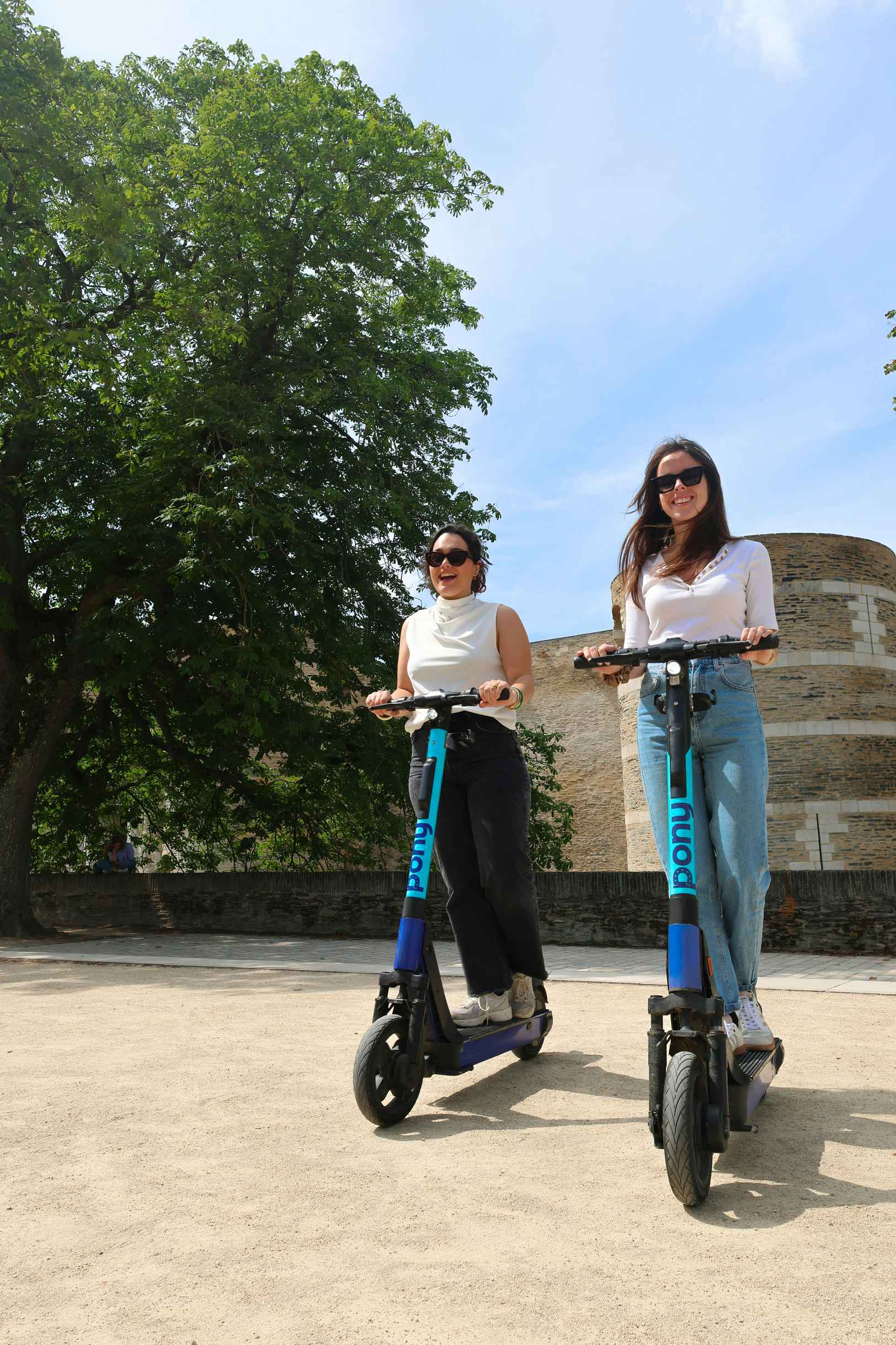 Location vélo deux places et trottinette en libre-service à Angers