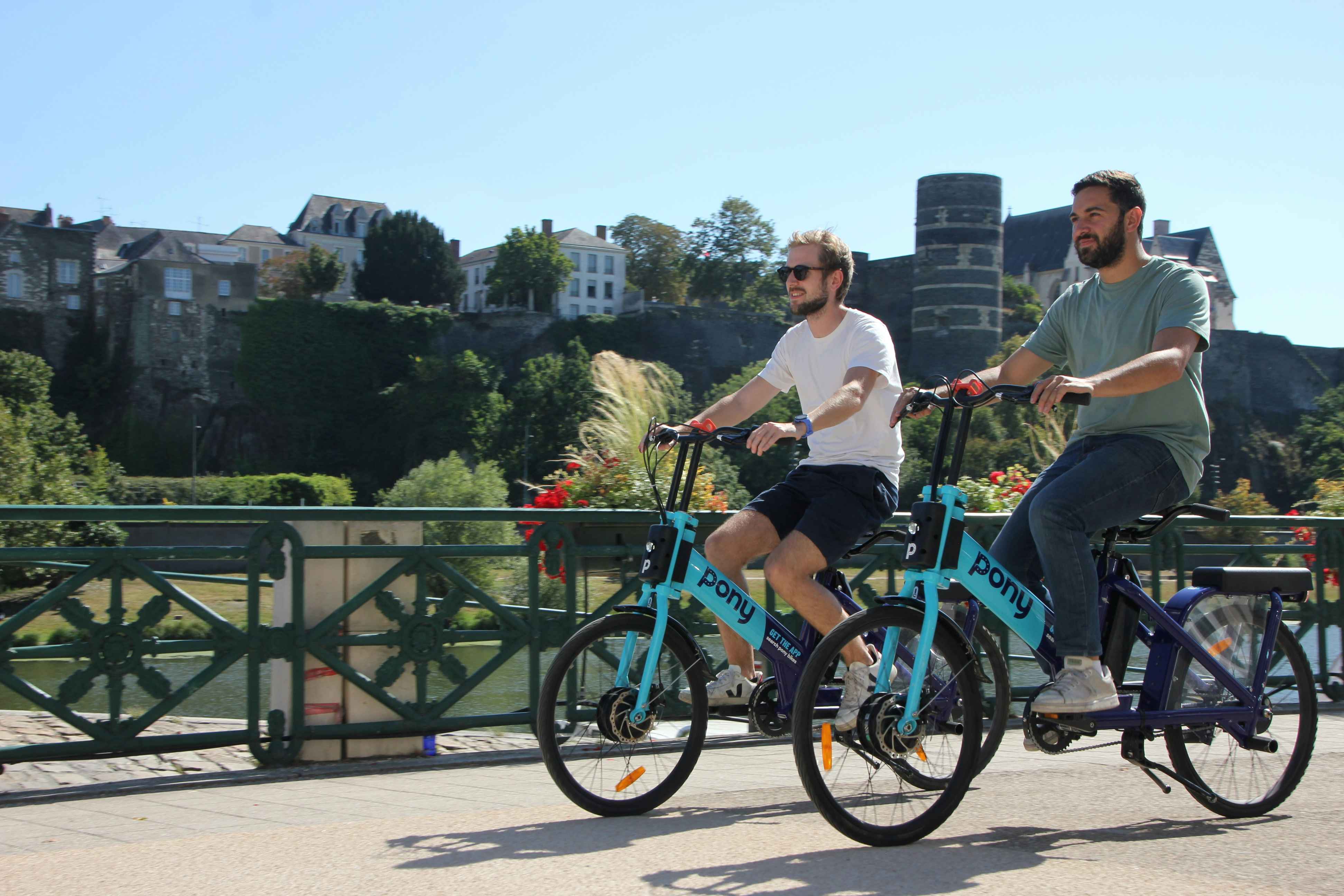 Location vélo deux places et trottinette en libre-service à Angers