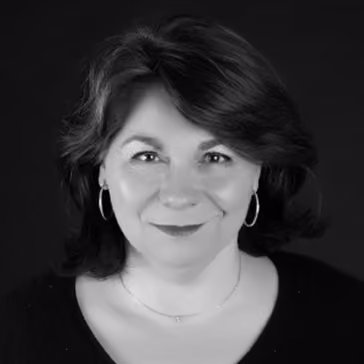 Portrait en noir et blanc d'Angela Altès-Mathieu, coordinatrice régionale Pépite Centre-Val de Loire