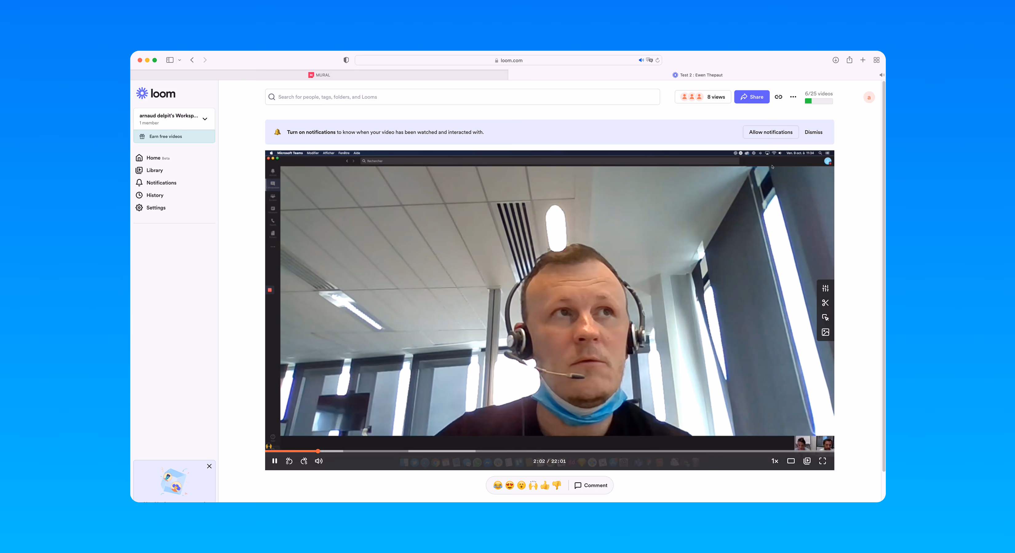 Test utilisateur en visioconférence : un participant casque sur les oreilles devant l'interface