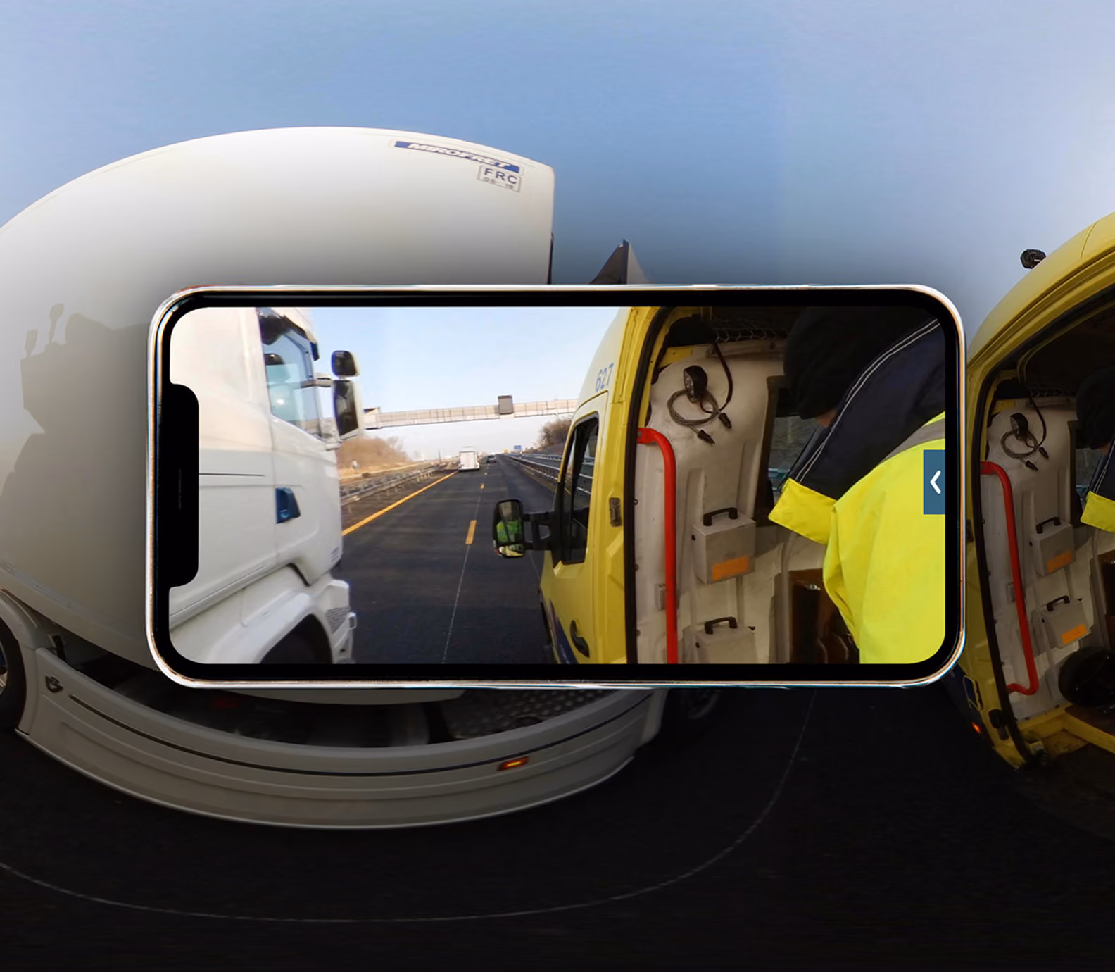 Smartphone en réalité virtuelle montrant un camion et une intervention sur autoroute