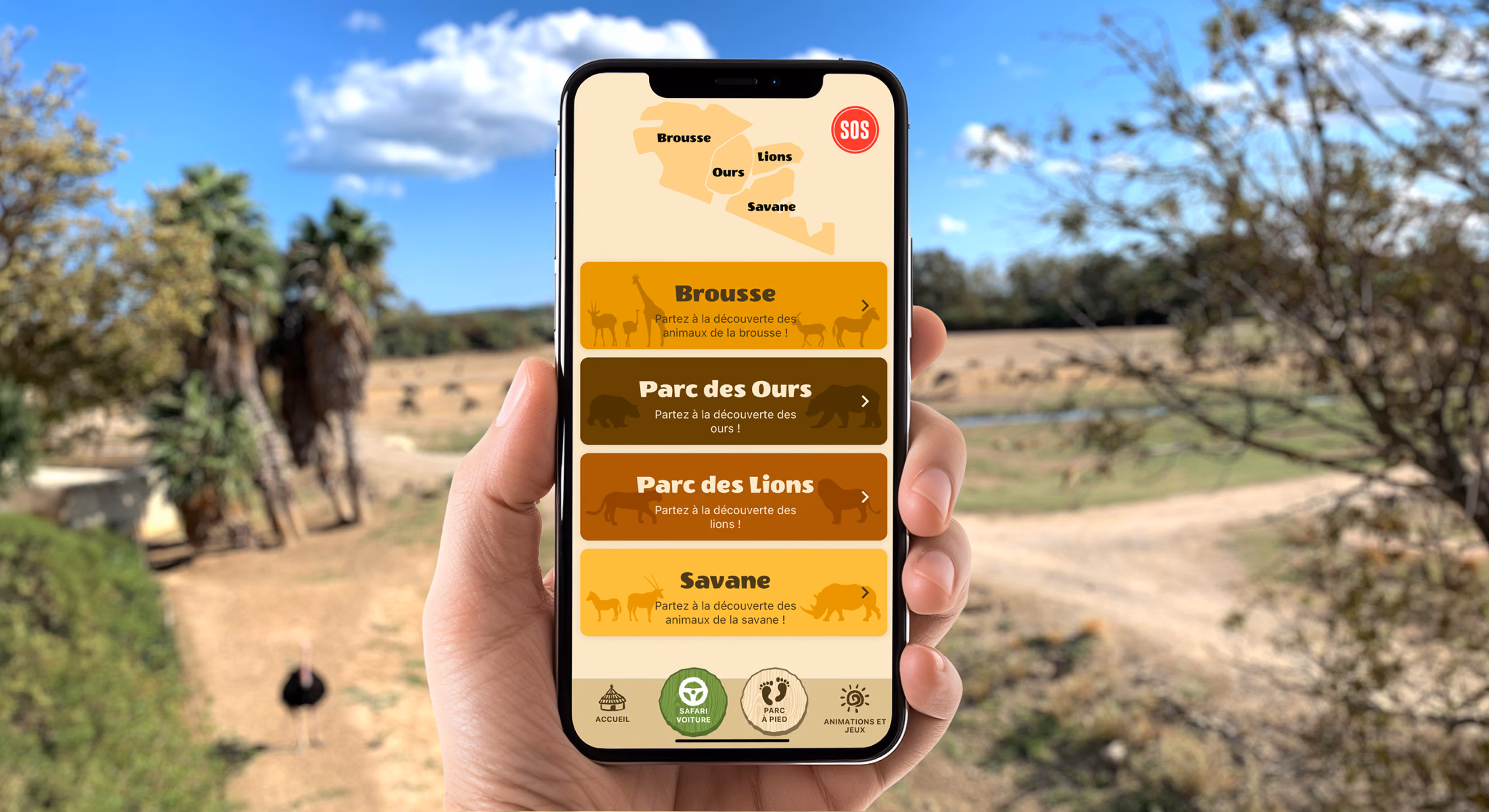 Smartphone affichant l'application de la réserve, devant un paysage de savane