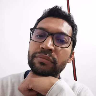 Portrait d'Eric Raharijesy, ingénieur en développement à l'Université de Tours
