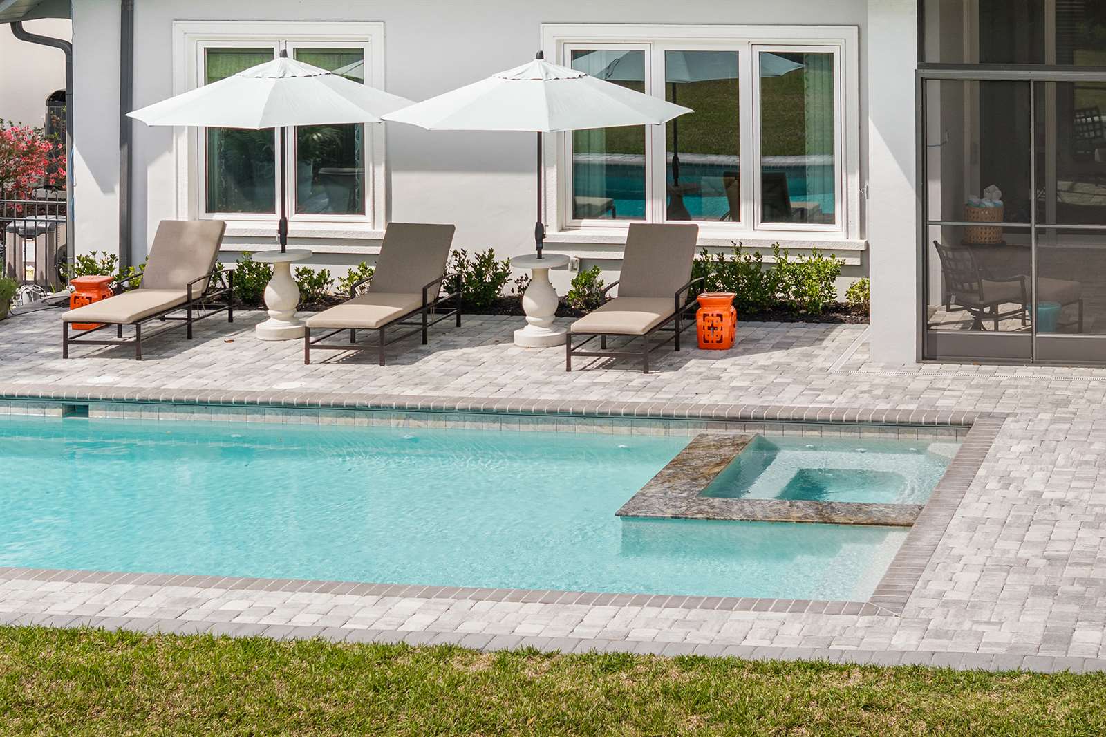 Pool with a spa and loungers at a Mount Dora home