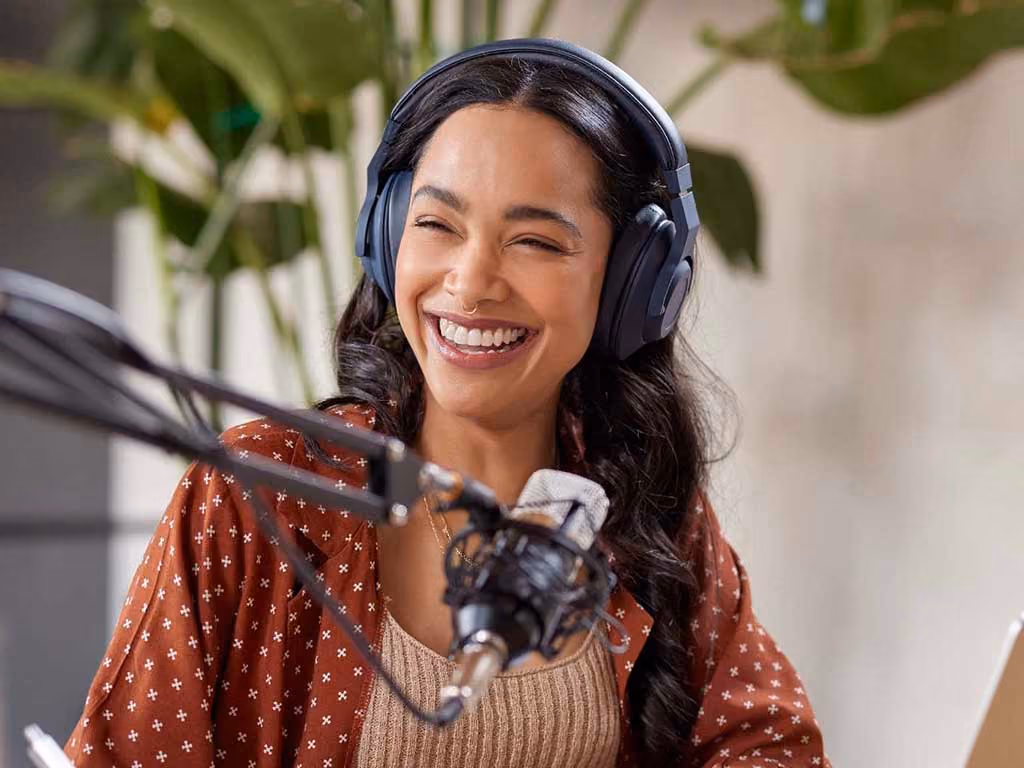 4:3 · Two-camera podcast set