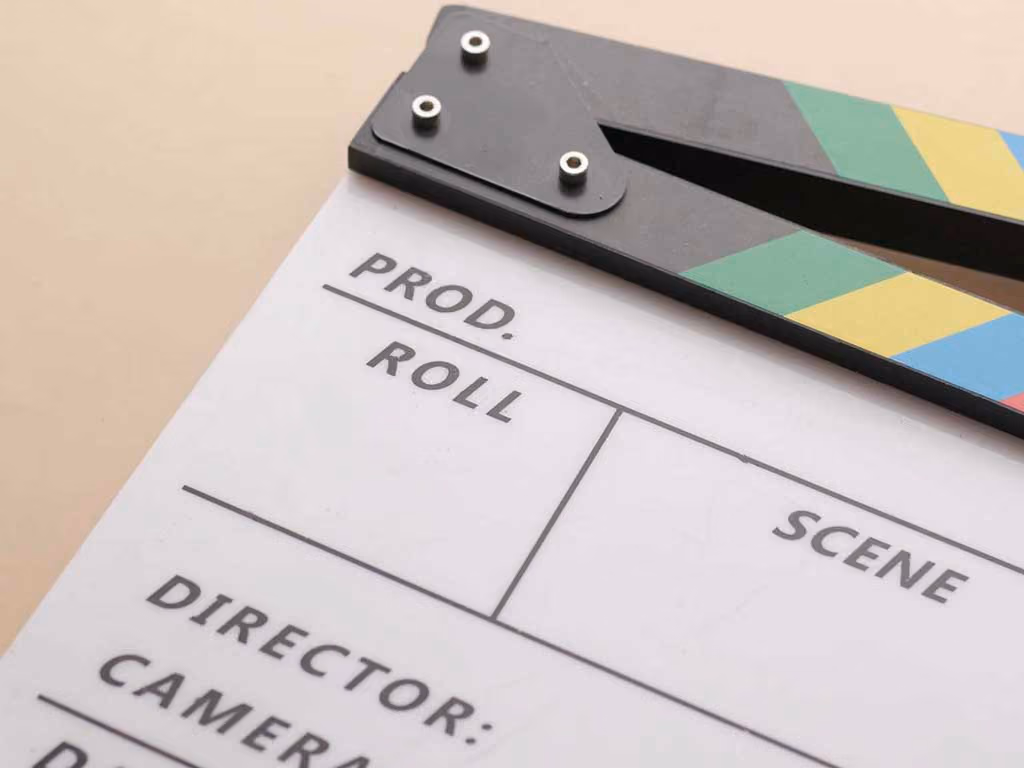 4:3 · Customer interview frame
