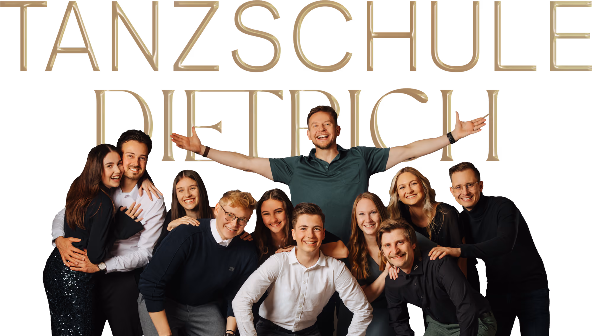 Mehrere Tänzer vor dem Logo: Tanzschule Dietrich.