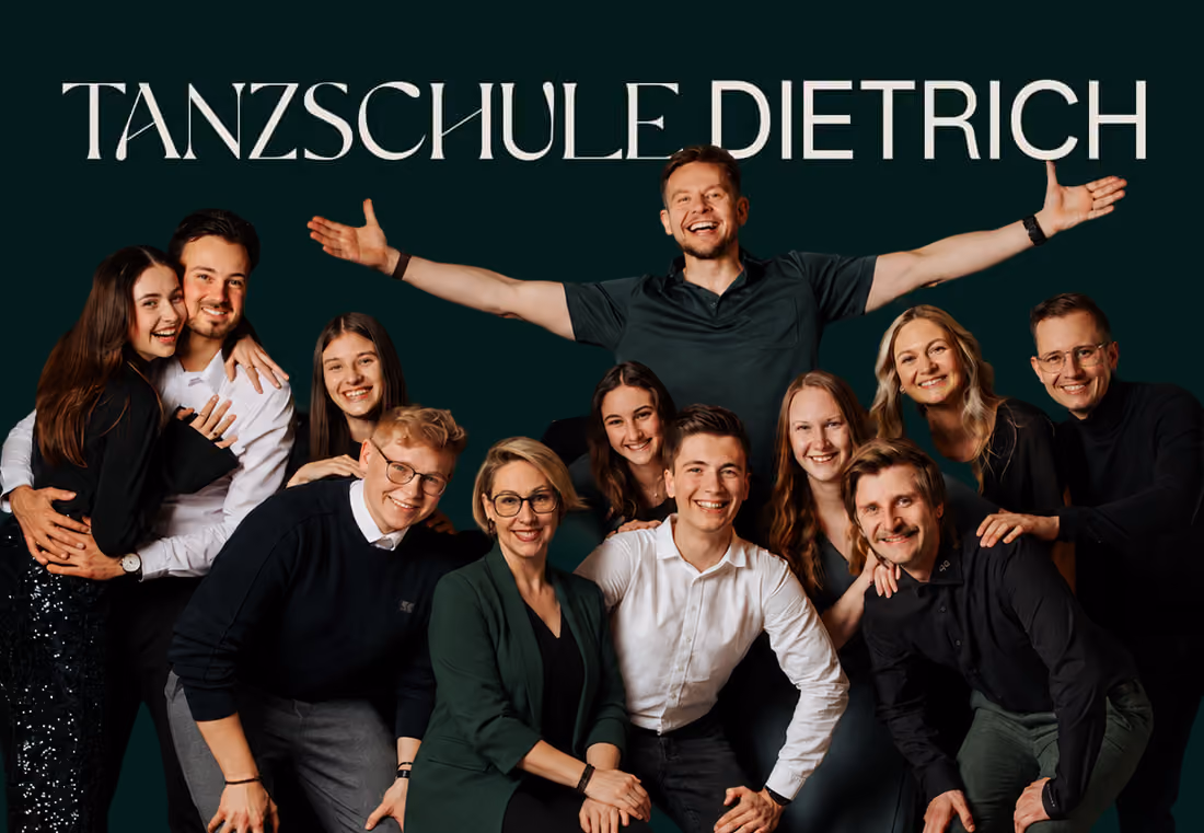 Ein Gruppenfoto der Tanzschule Dietrich.