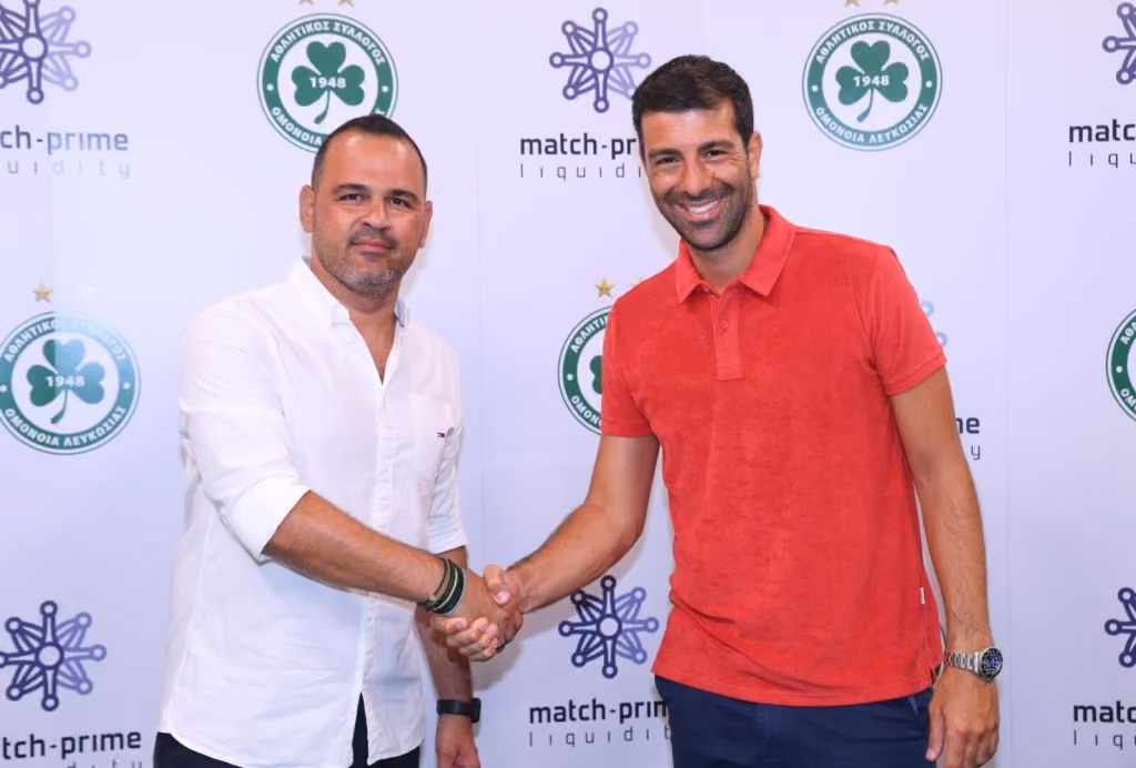 Omonoia Nicosia and Match-Prime representatives shaking hands at the sponsorship announcement