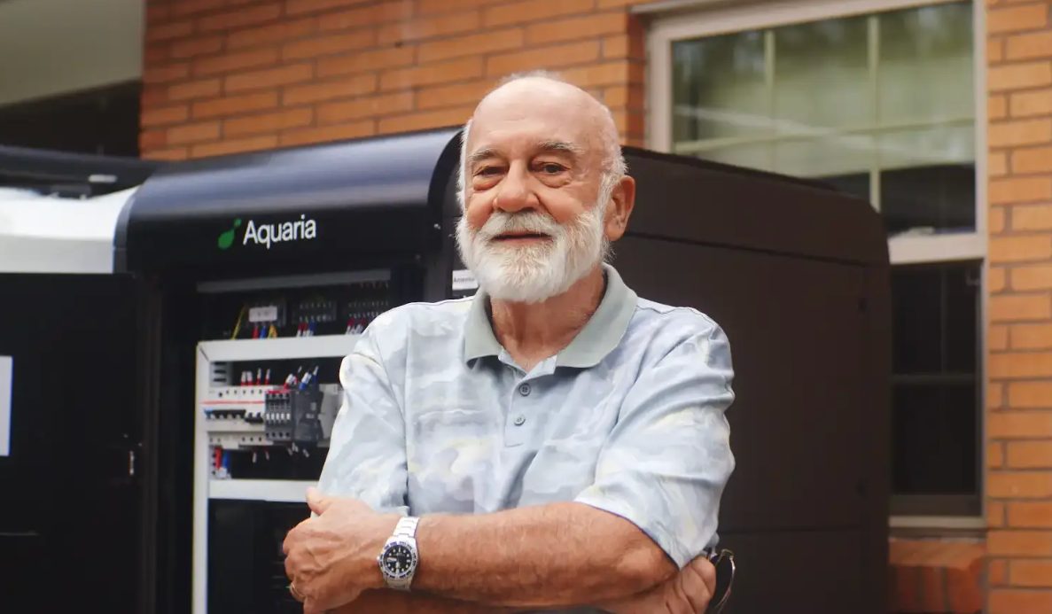 Homeowner standing in front of his Aquaria Hydropack