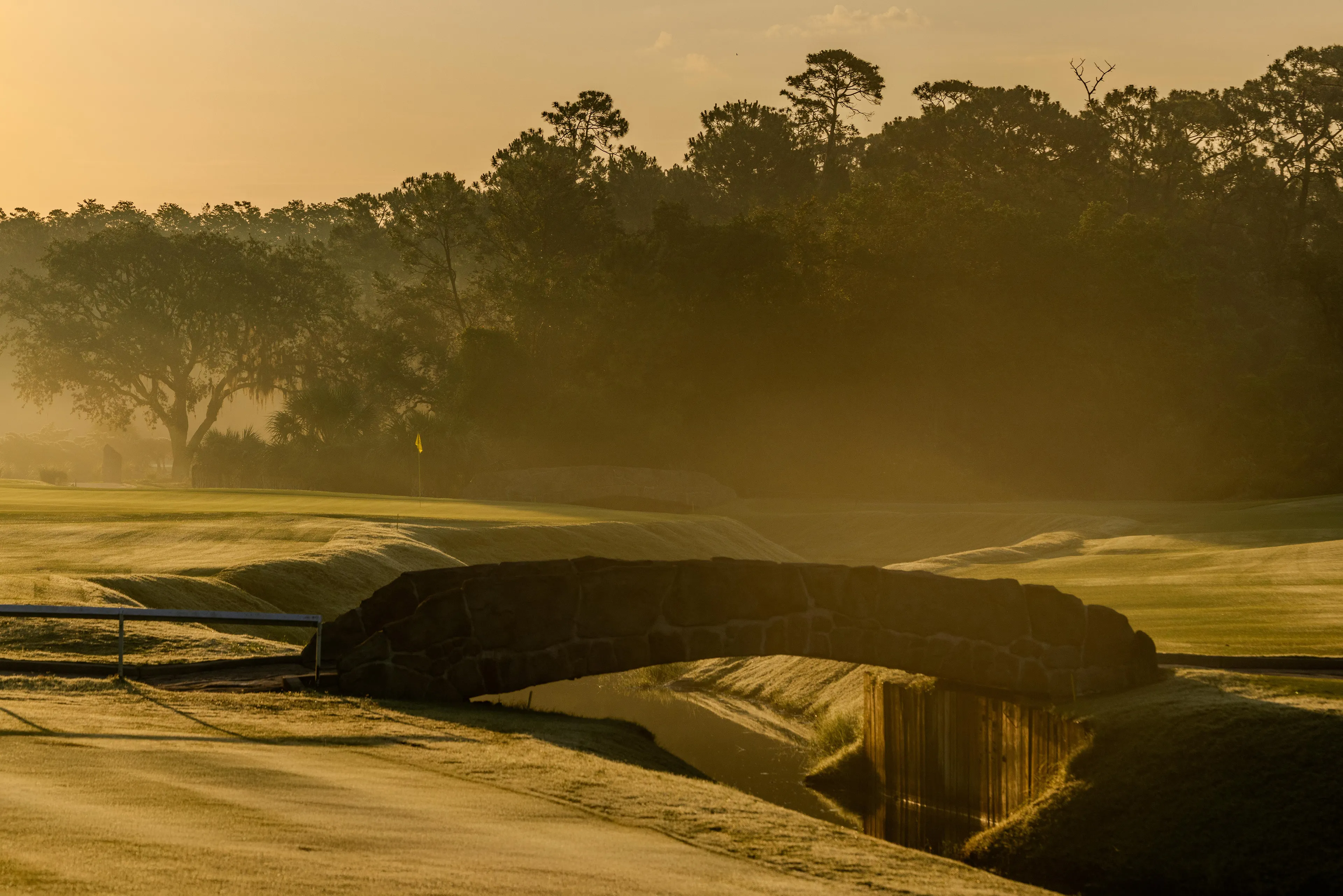 Links 18 stone bridge on the golf course