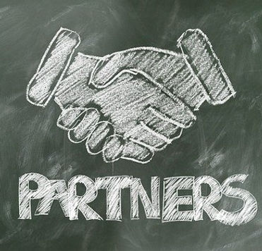 shaking-hands-2499629_640.jpg