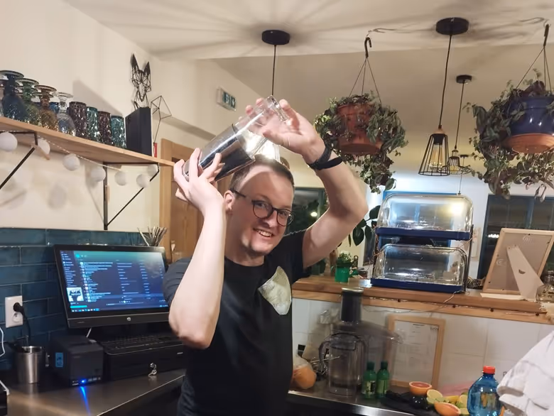 Maciek is preparing cocktails.