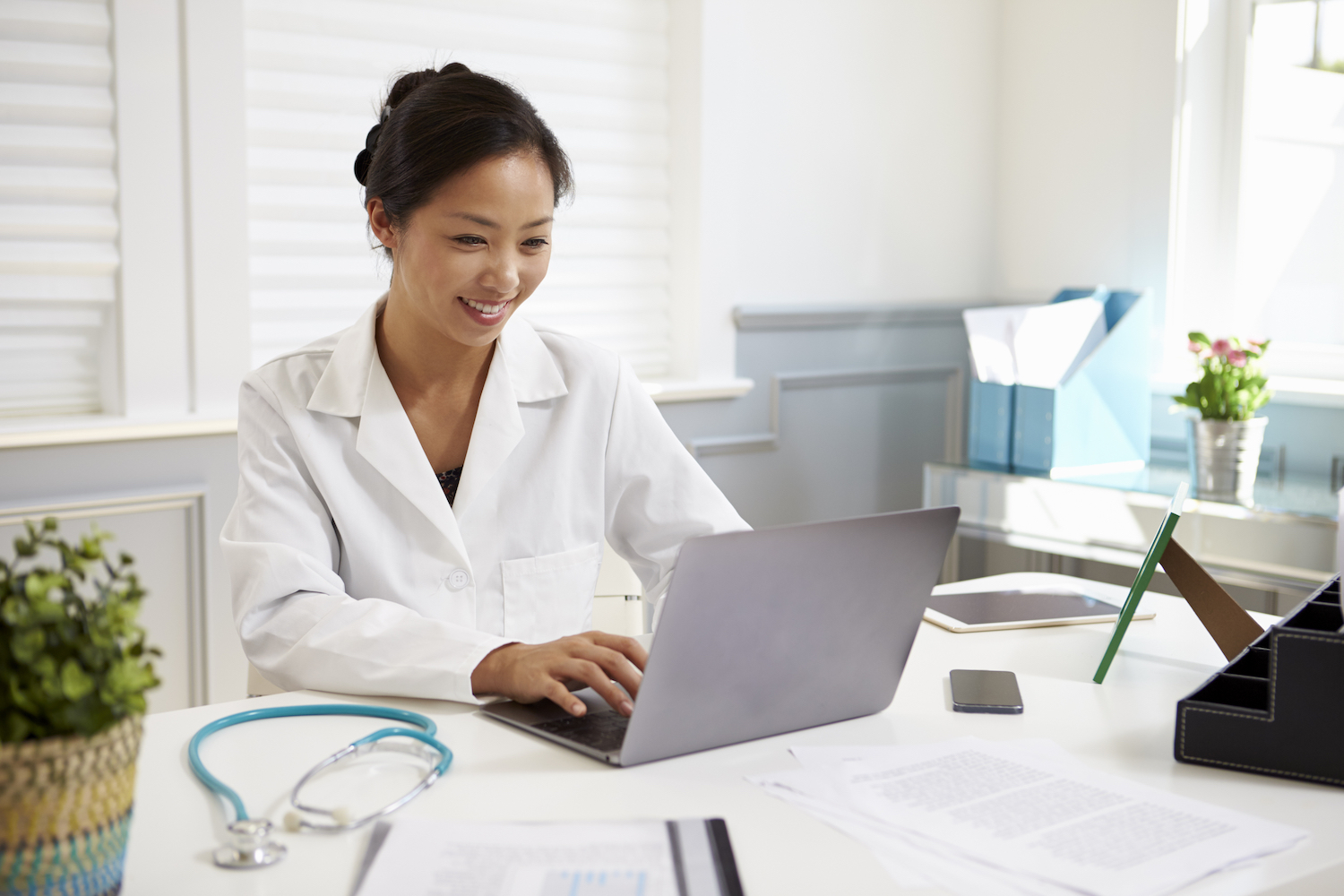 4 Reasons Why Medical Practices Should Switch to Online Faxing over Email