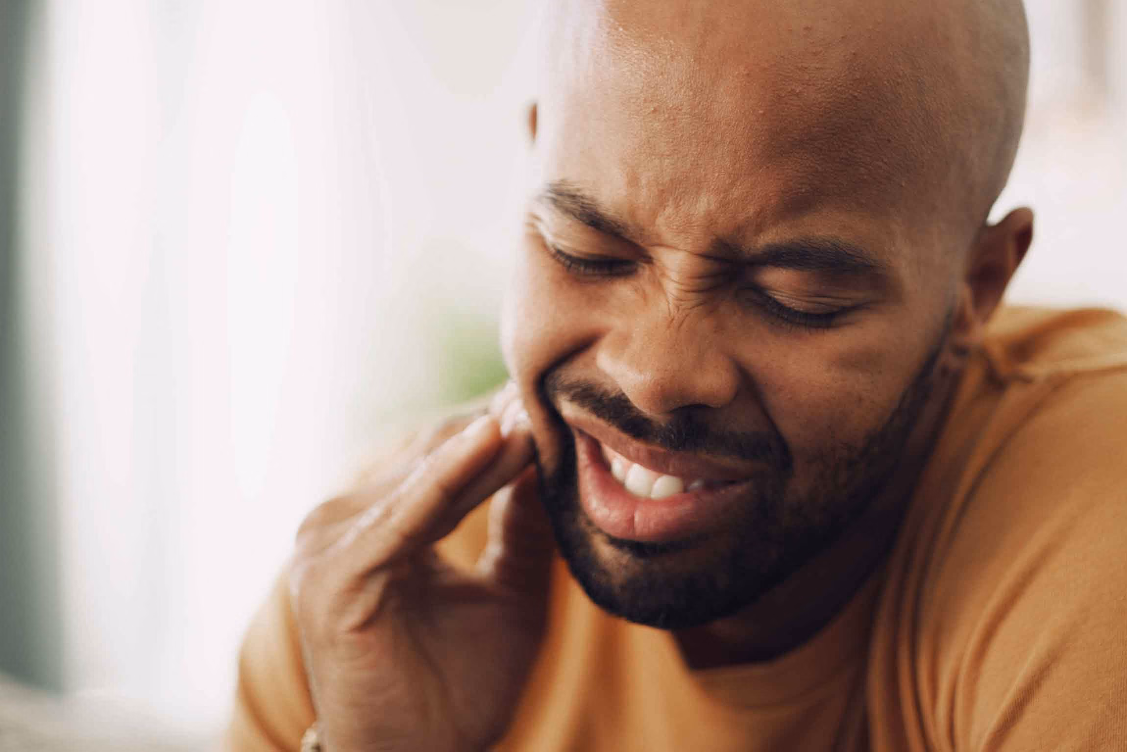 Man having jaw pain