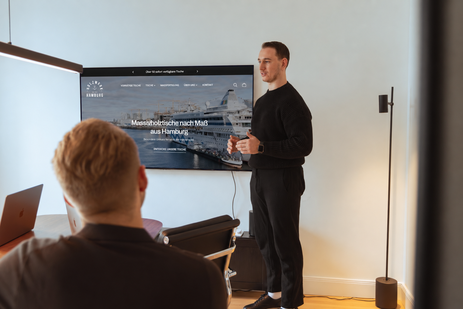 Präsentation des neuen Online-Shops von Holzwerk Hamburg im Kundenmeeting