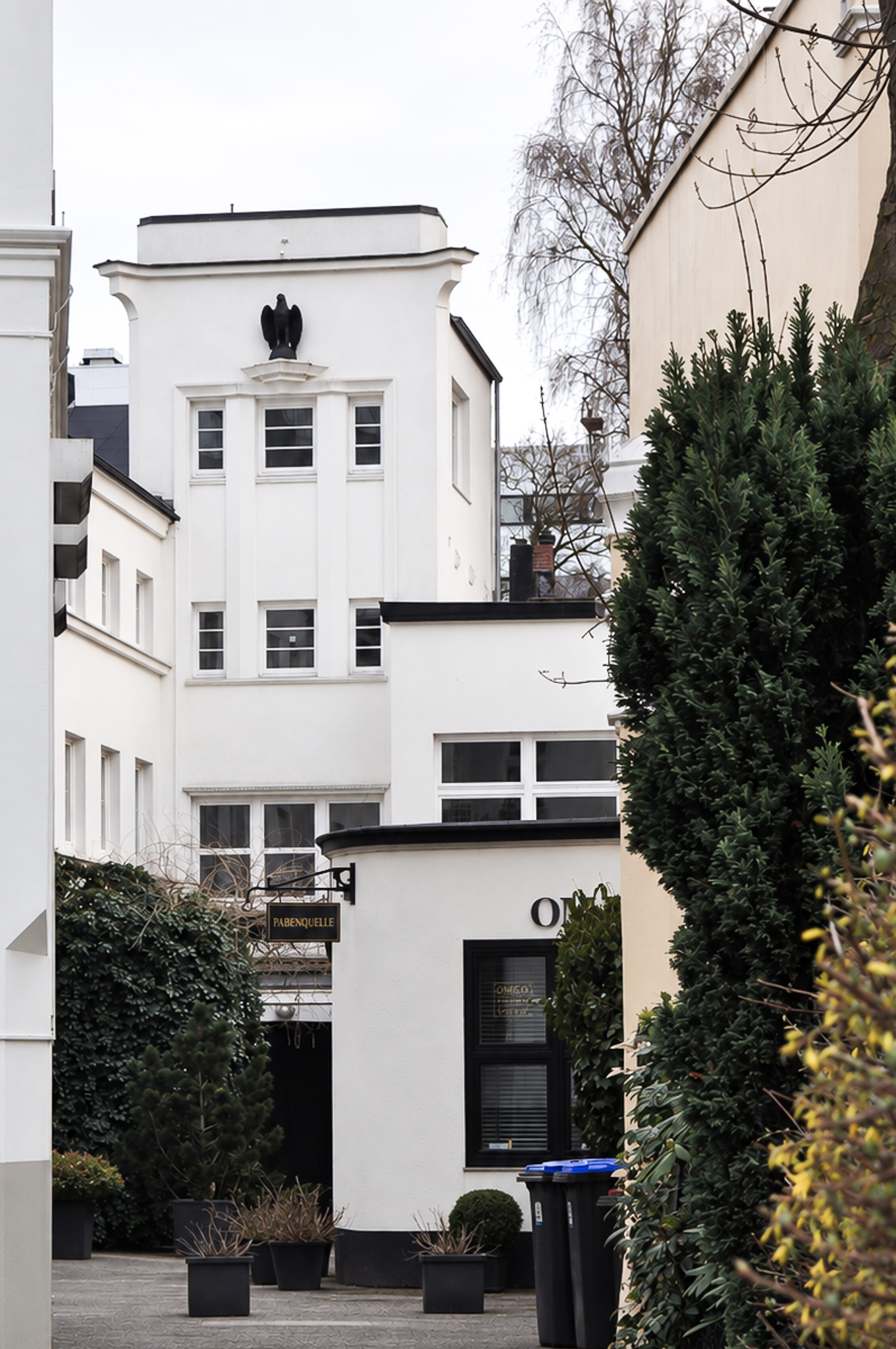 Außenansicht des Bürogebäudes der Flow Agency in Hamburg