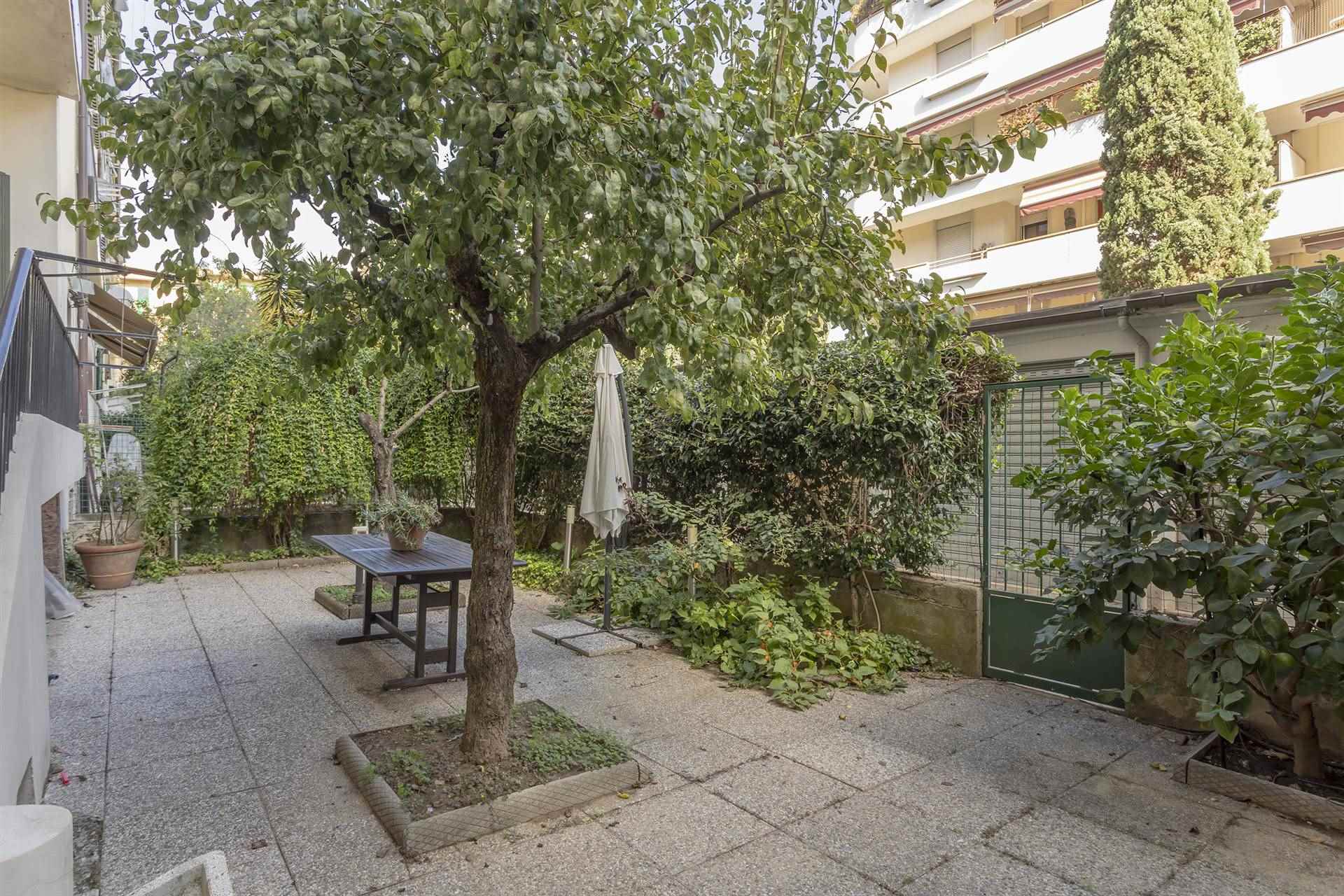 Appartamento in vendita a Firenze, Lungarno del Pignone – foto 2 di 39