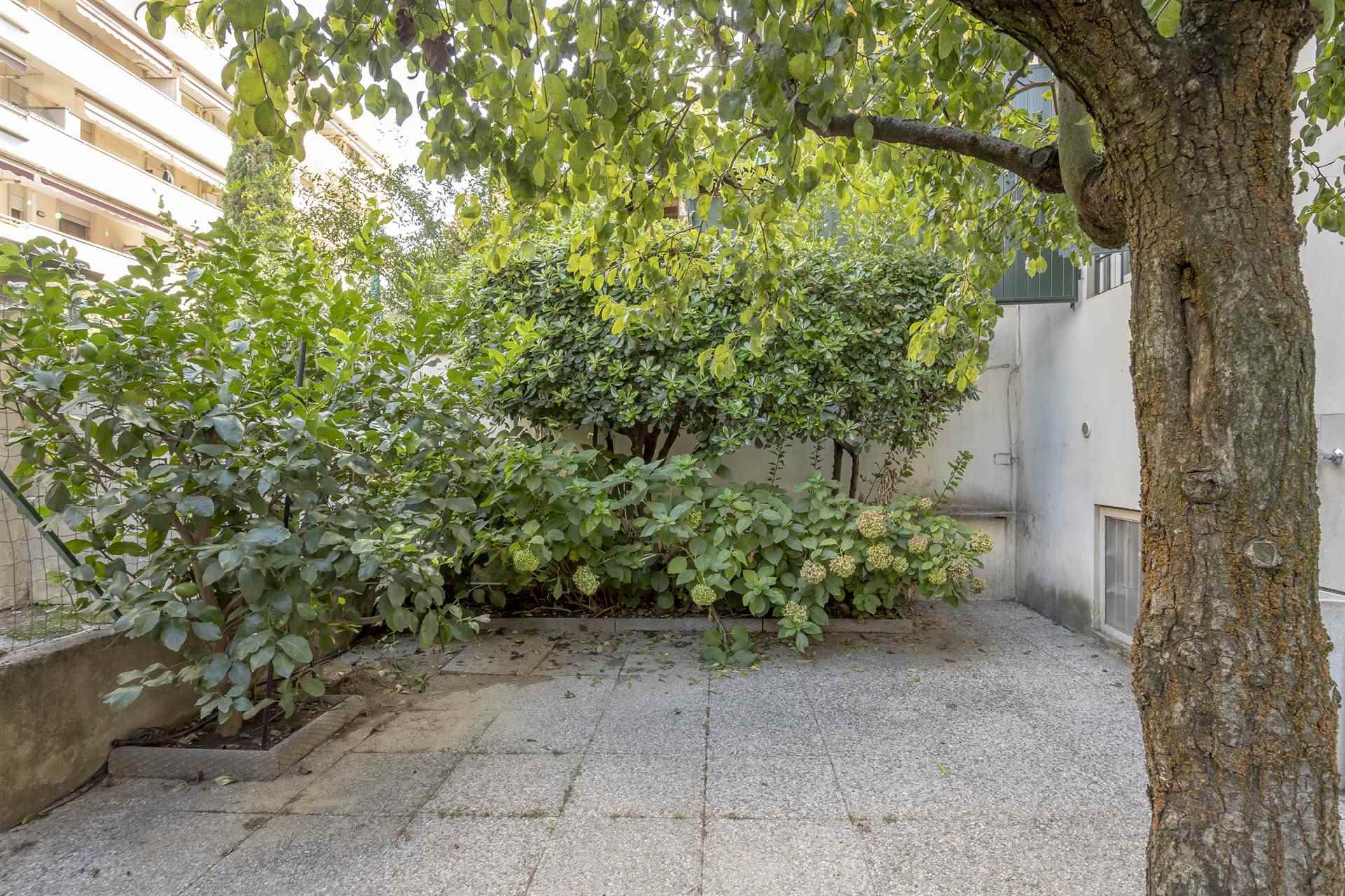 Appartamento in vendita a Firenze, Lungarno del Pignone – foto 6 di 39