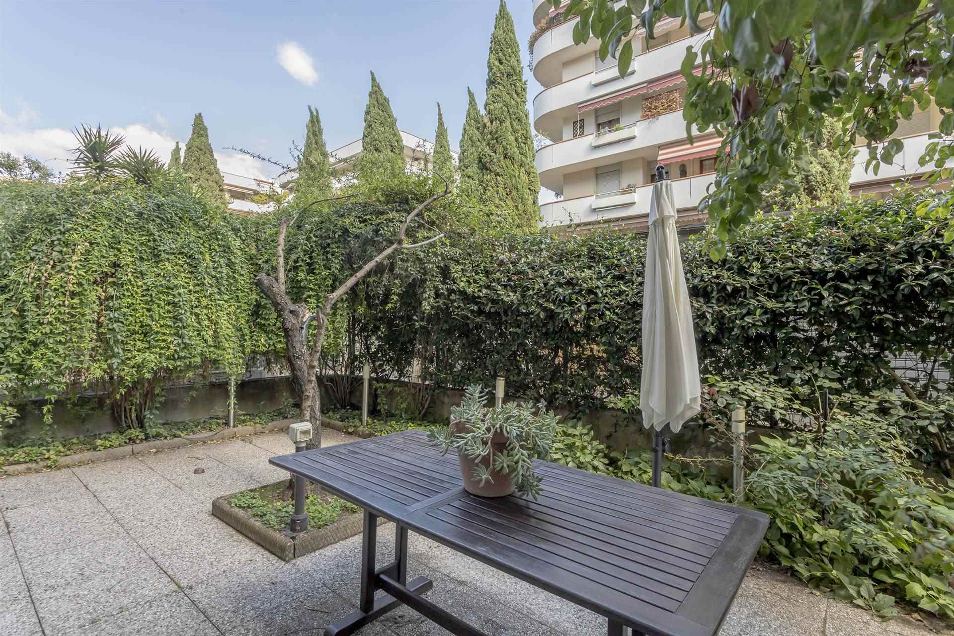 Appartamento in vendita a Firenze, Lungarno del Pignone – foto 3 di 39