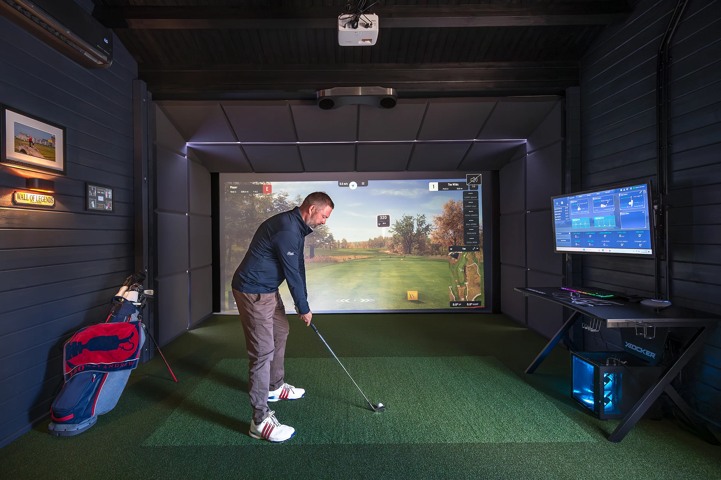 Putting practice in the private golf simulator