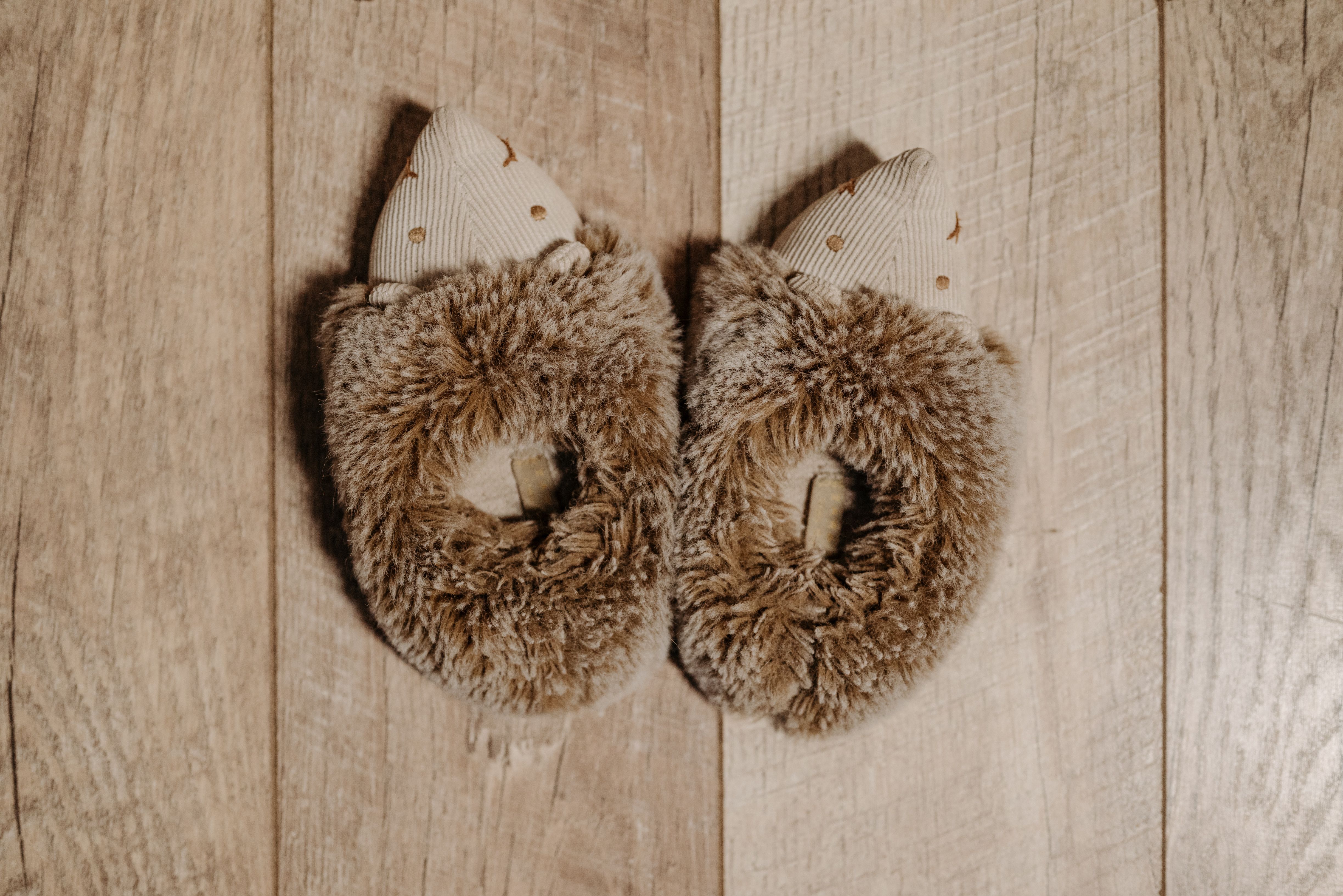 8 Best House Shoes for Plantar Fasciitis Relief in 2026