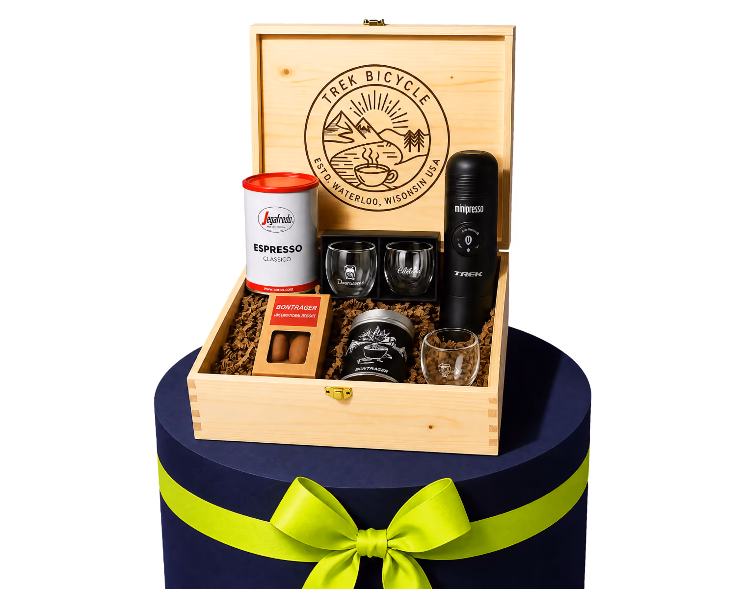 TREK Outdoor Genussbox aus gebrandetem Holz mit Espressokocher und Tassen