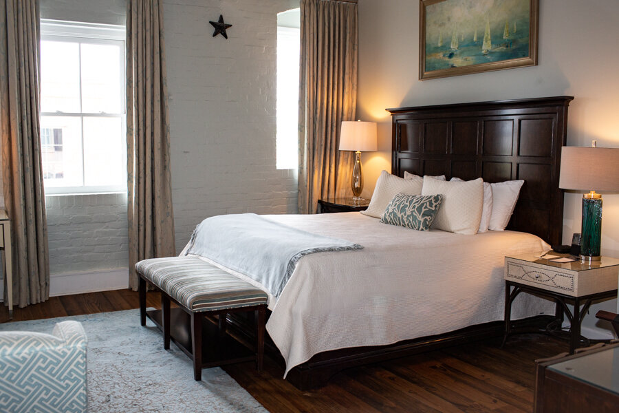 Queen Suite detail