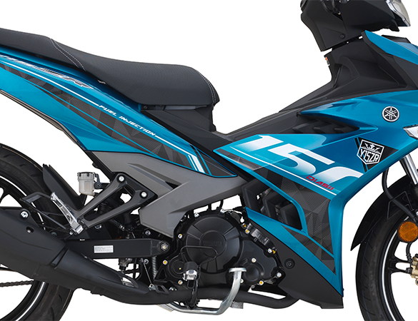 Y15ZR aerodynamic front visor feature