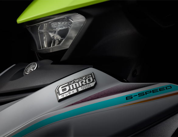Y15ZR aerodynamic front visor feature