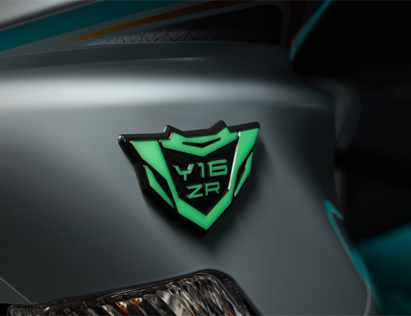 Y15ZR aerodynamic front visor feature