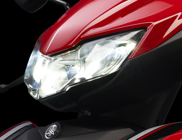 Y15ZR aerodynamic front visor feature