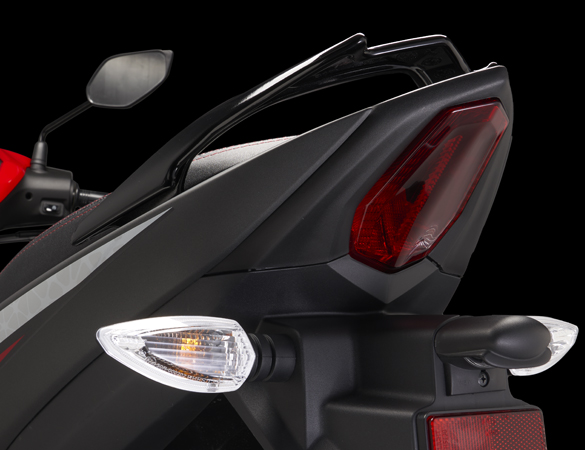 Y15ZR front air scoop feature