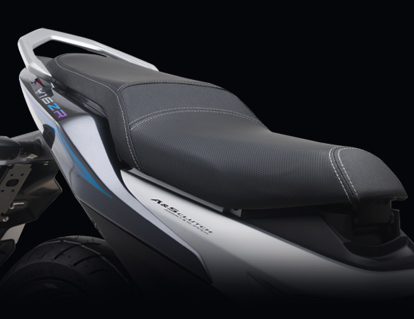 Y15ZR front air scoop feature