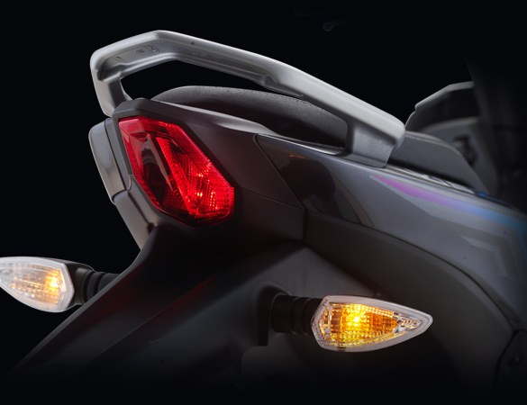 Y15ZR aerodynamic front visor feature