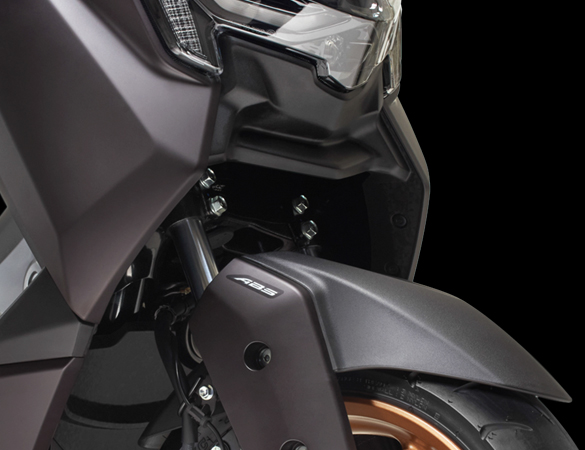 Y15ZR aerodynamic front visor feature